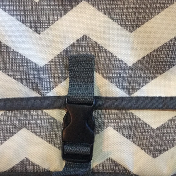 SKIP HOP DIAPER & WIPE CARRIER W/ CHANGING PAD - Picture 8 of 16